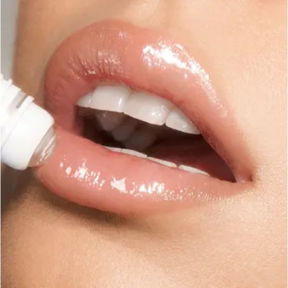 SOLD - *HOST PICK* Charlotte’s Magic Lip Oil Crystal Elixir - Picture 3 of 6